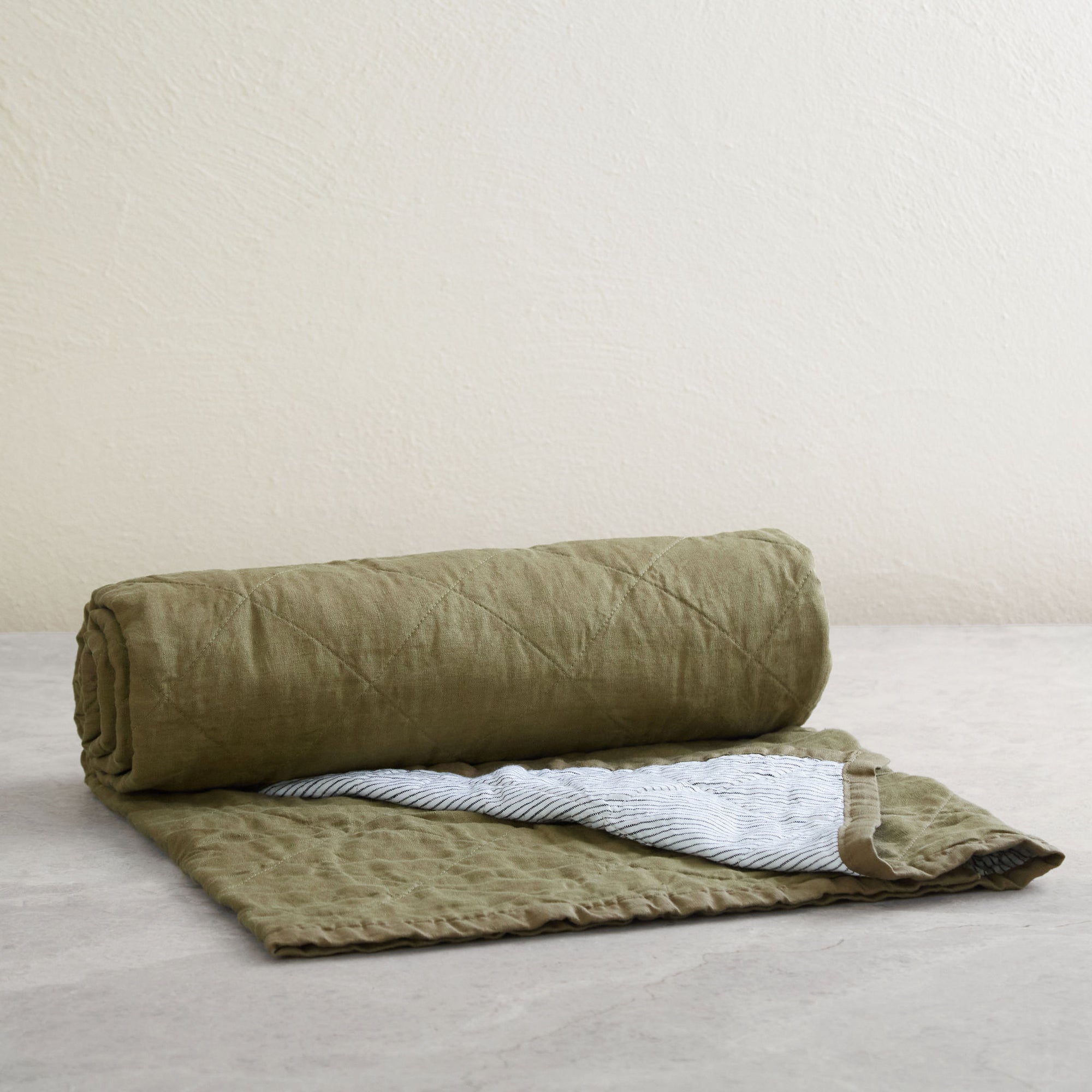 Sable Bebe Cot Quilt - Olive and Pinstripe