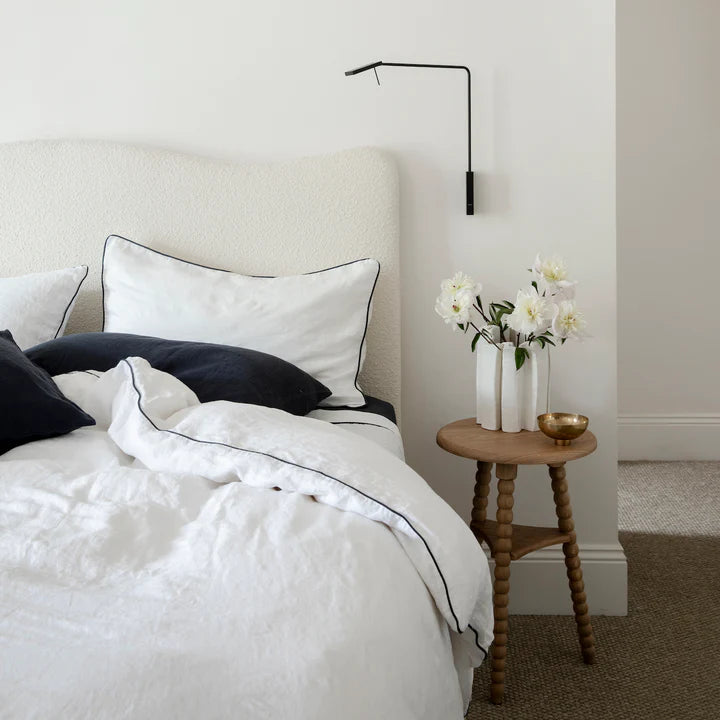Cultiver Piped Linen Duvet Cover Set - White/Navy Piped