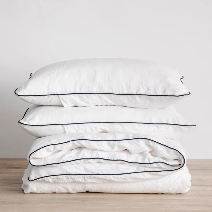 Cultiver Piped Linen Duvet Cover Set - White/Navy Piped